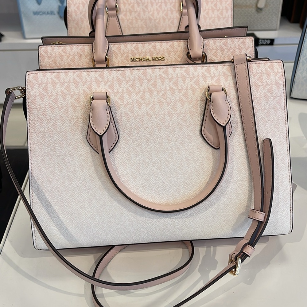 MICHAEL KORS Sheila Md Ombré Signature Logo Satchel Crossbody Bag
Powder Blush - Picture 8 of 16